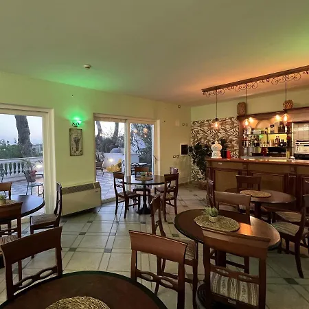 吉内斯特拉酒店 酒店 3*