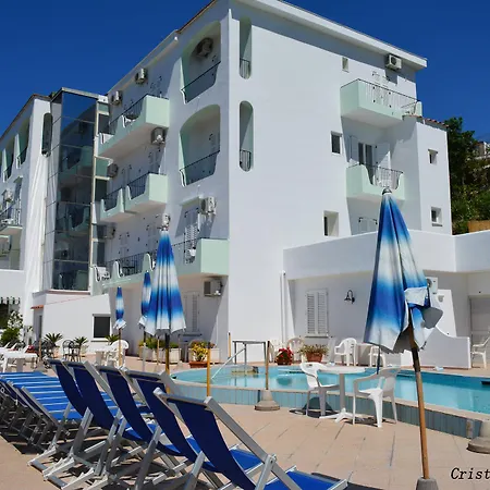 吉内斯特拉酒店