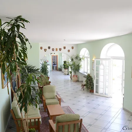 吉内斯特拉酒店 3*