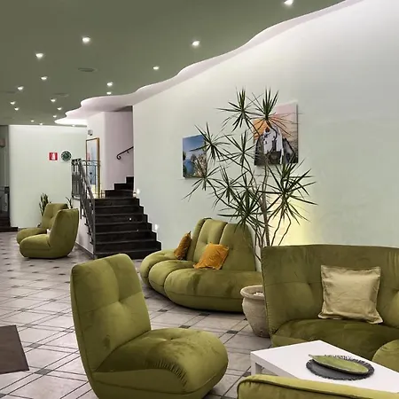 吉内斯特拉酒店 3*