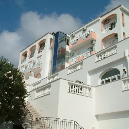 La Ginestra מלון