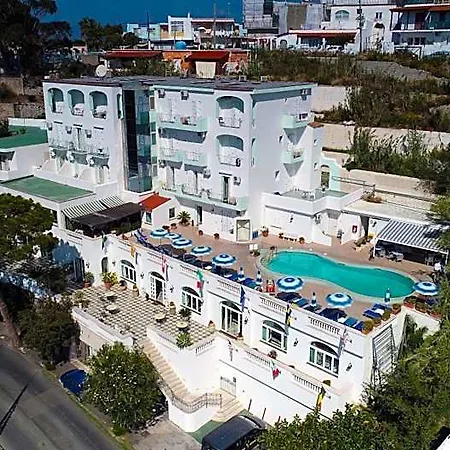 Hotel La Ginestra 3*